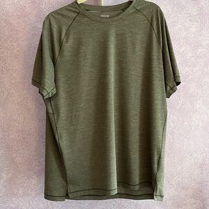 Old Navy new condition men’s vented athletic shirt green/gray